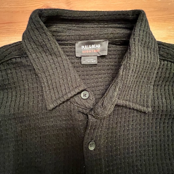 Mens Pull & Bear Black textured button down shirt size Large - Picture 2 of 4